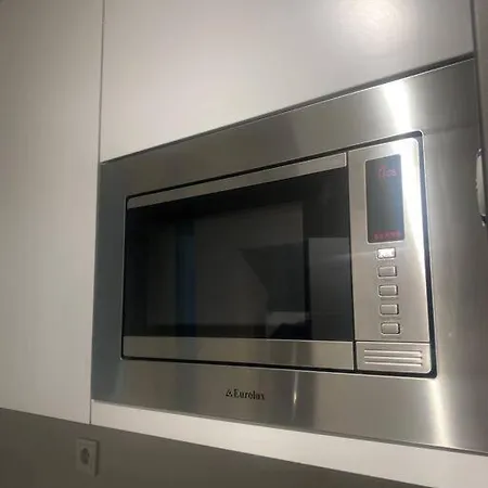 New Luxury Furnished - Beach, Center & Fast Wi-fi דירה וארנה